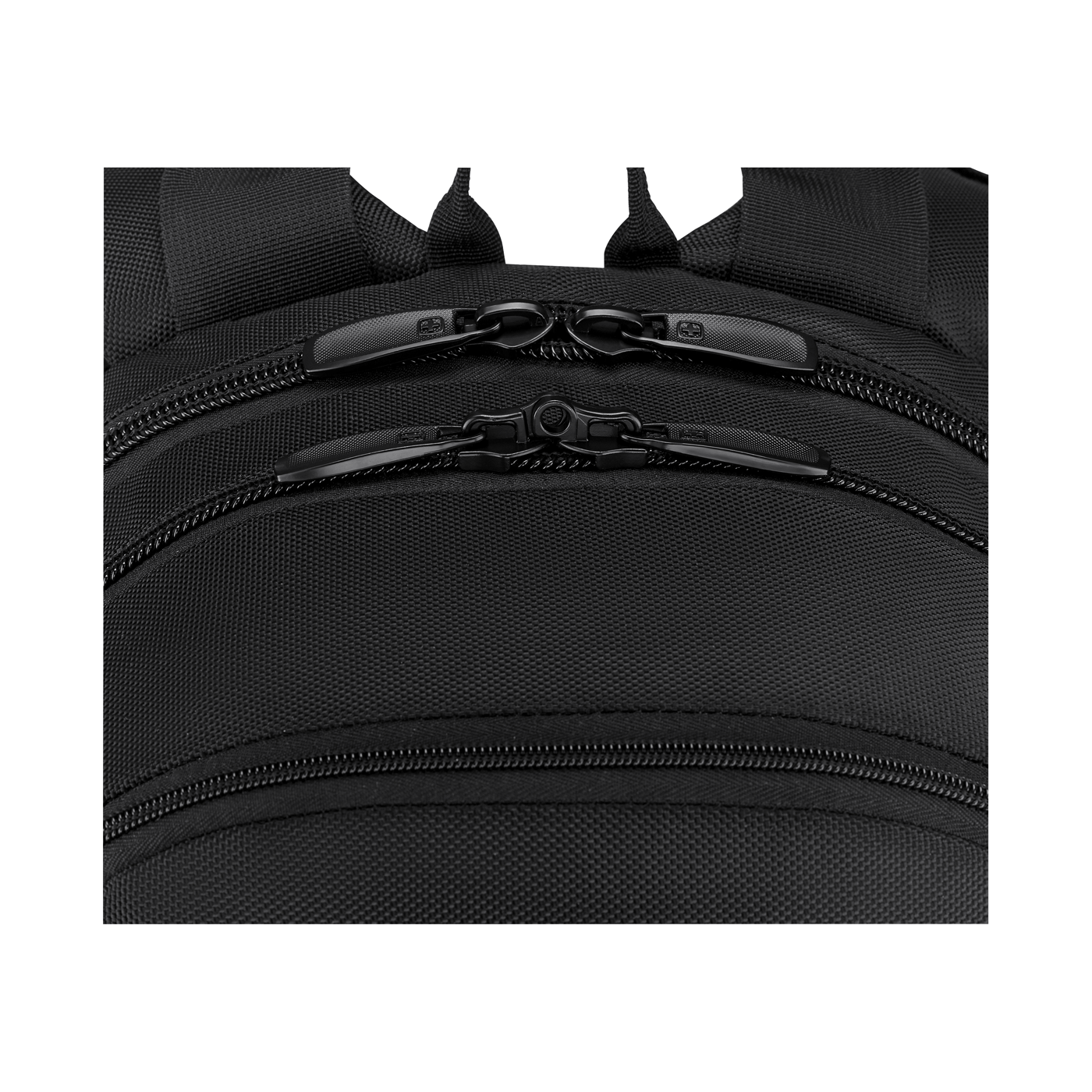 Gros plan d'un sac à dos noir avec deux fermetures éclair et le logo Wenger.