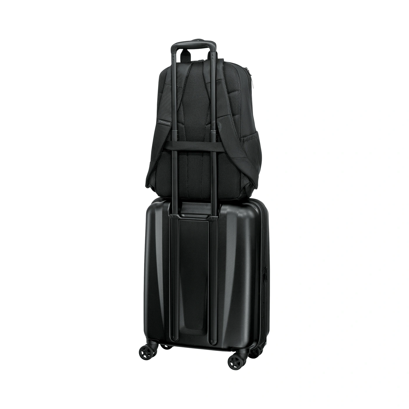 Schwarzer Rucksack auf einem schwarzen Rollkoffer