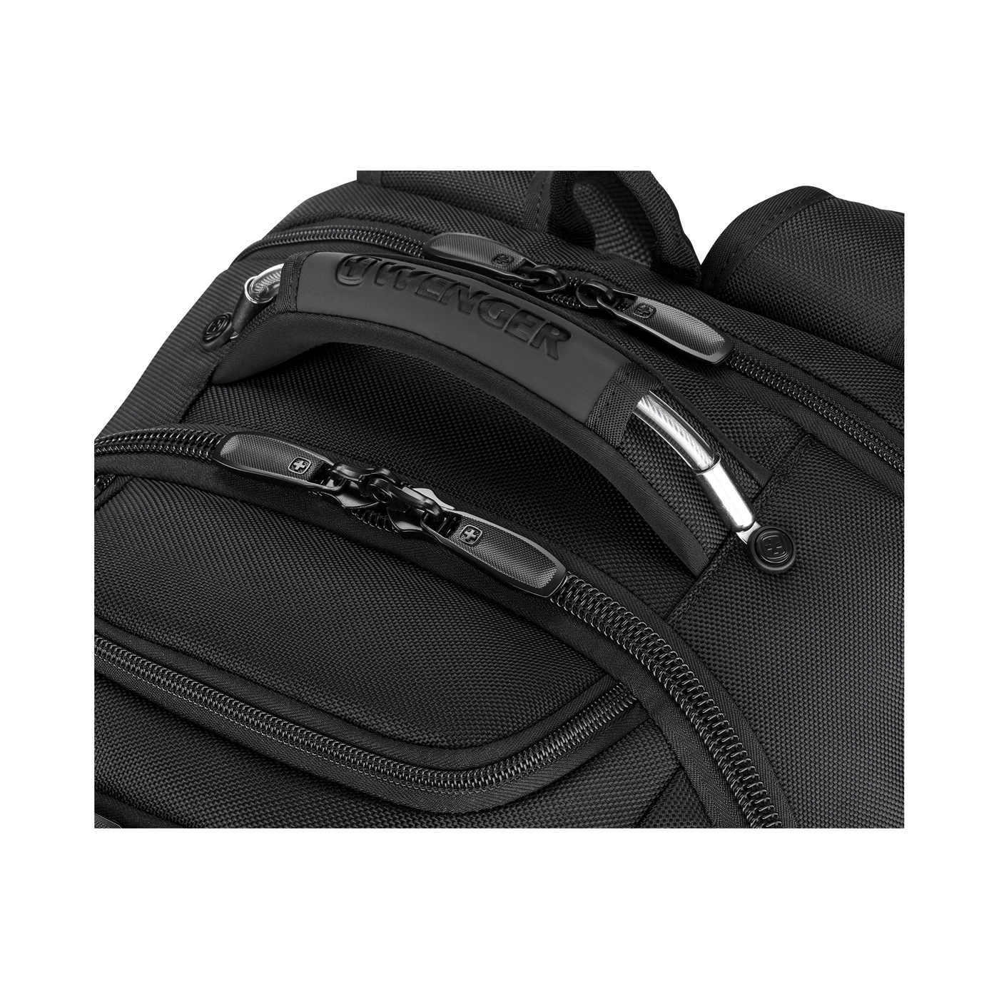 Nahaufnahme eines schwarzen Rucksacks mit Reißverschlüssen und Griff.