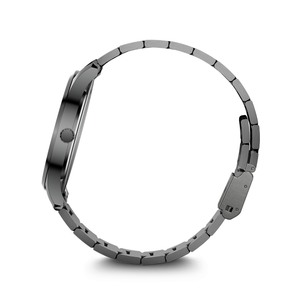 Eine Nahaufnahme einer silbernen Uhr mit Armband auf weißem Hintergrund.