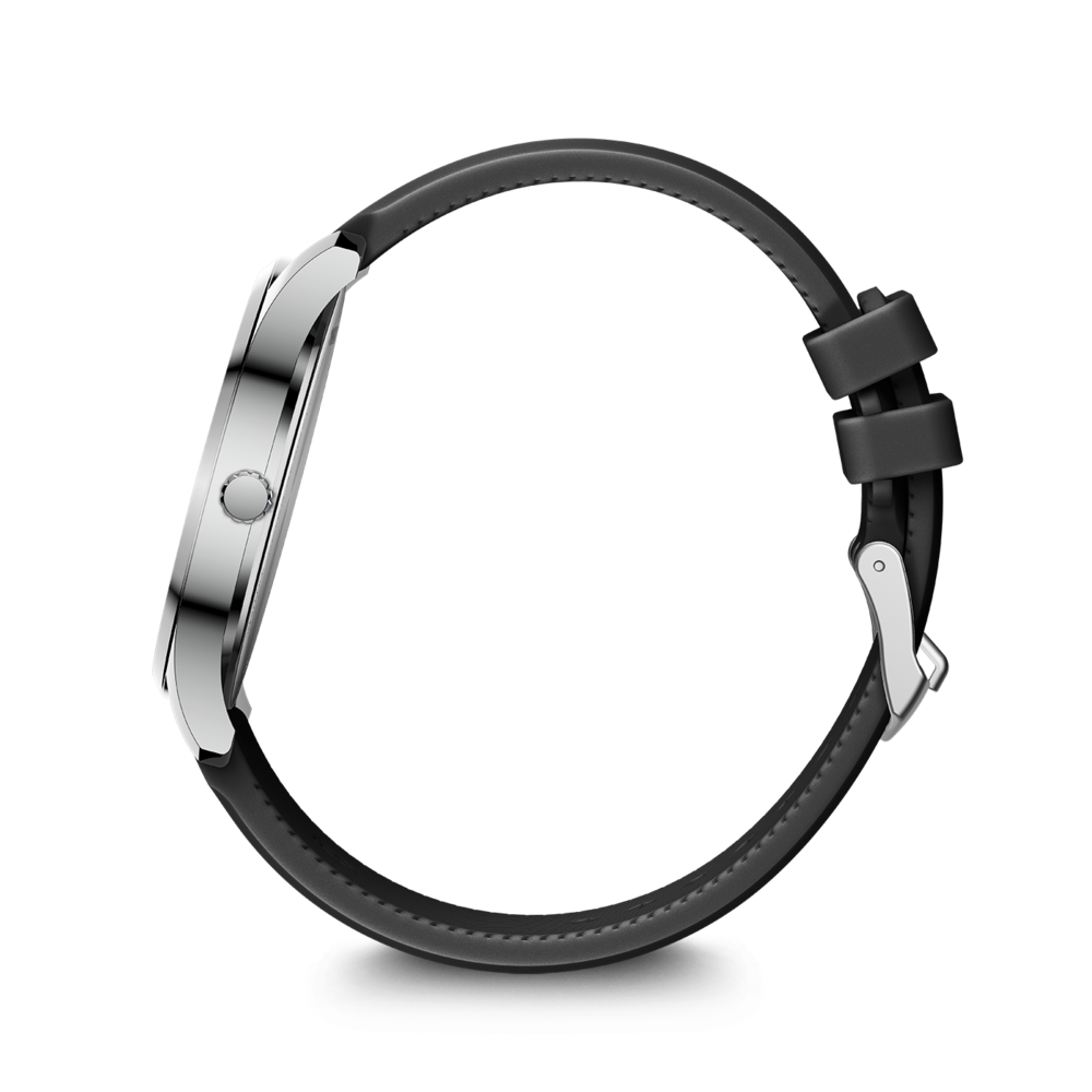 Eine Armbanduhr mit einem silbernen Gehäuse und einem schwarzen Lederarmband, das auf einem weißen Hintergrund mit Schatten liegt.