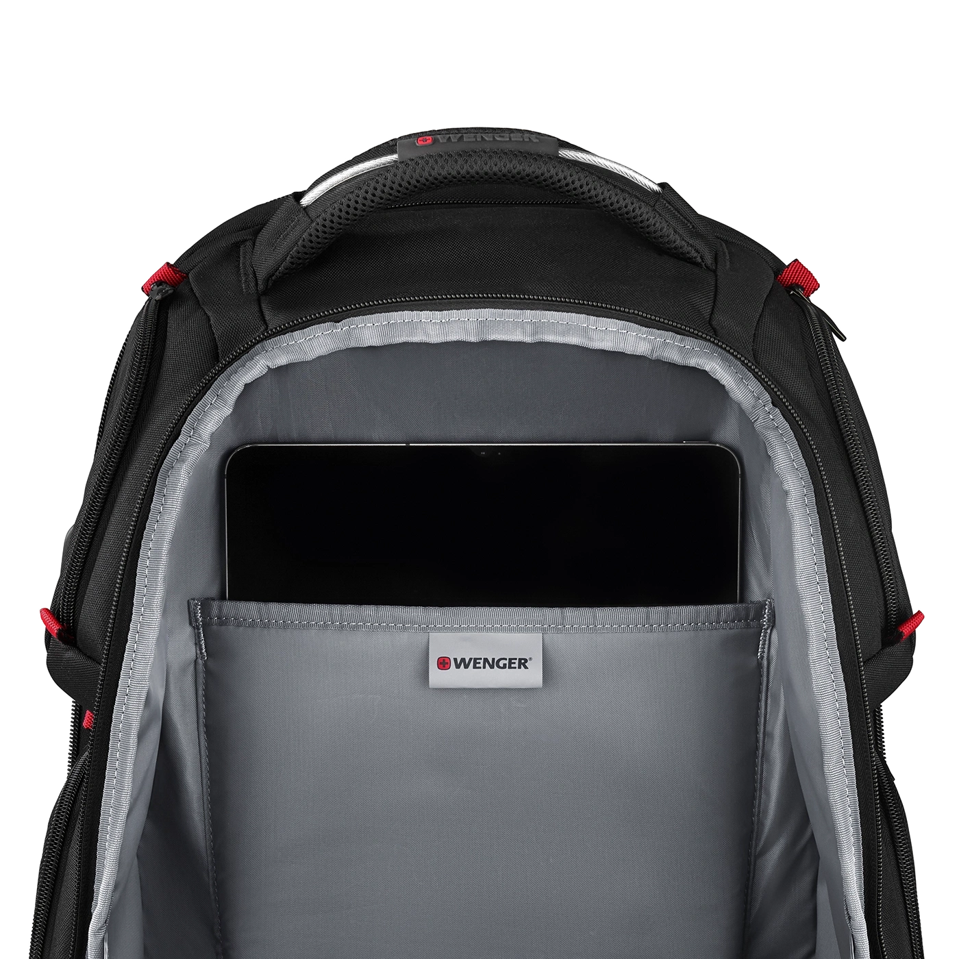 Schwarzer Rucksack mit Tablet und Wenger-Logo, offen, Nahaufnahme.